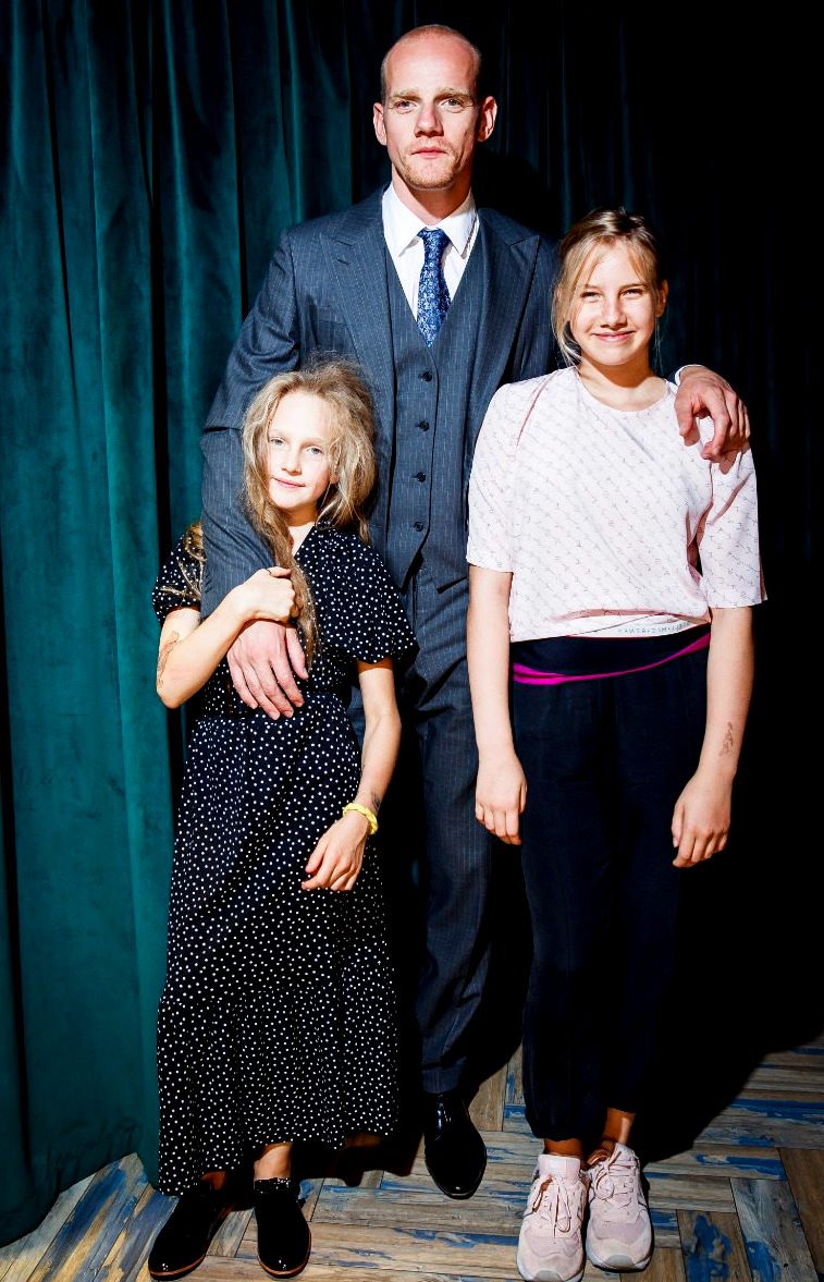 Как выглядят жёны и дети красавца актёра Юрия Колокольникова | Интересное  со всего Мира | Дзен