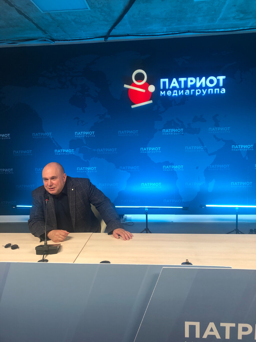 Вот он - один из мощнейших автожурналистов РФ.