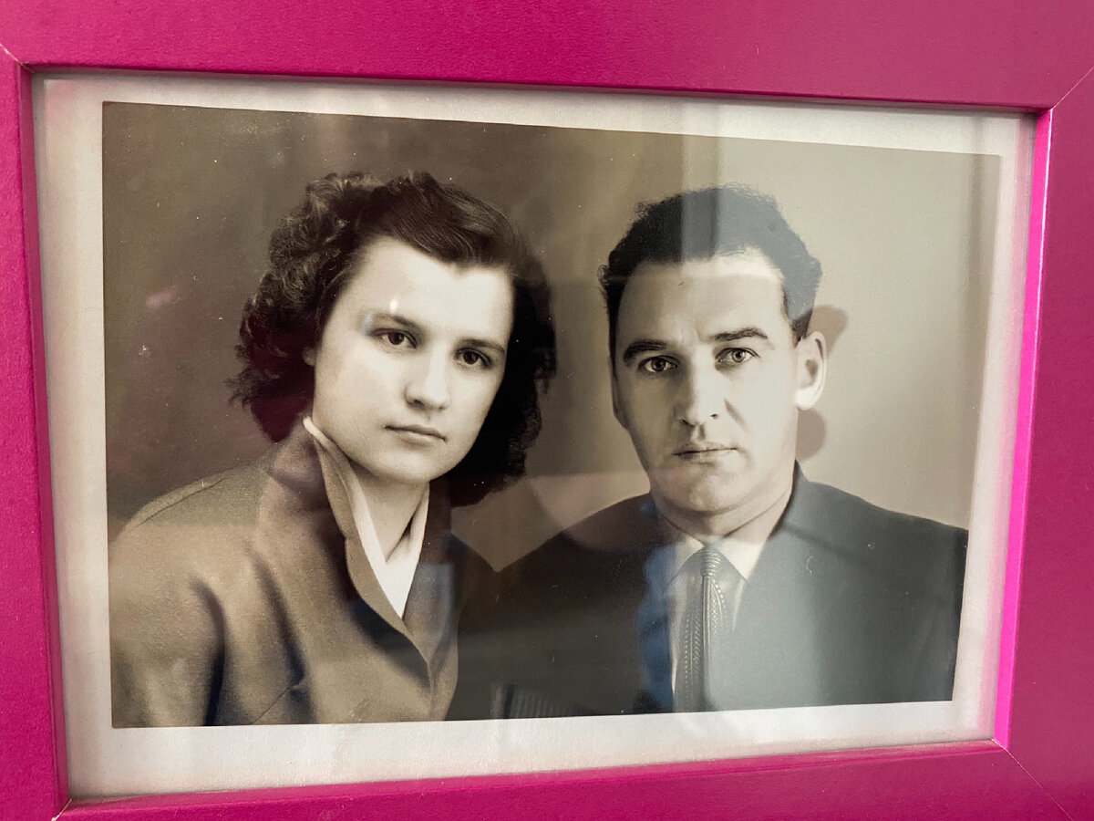 Фото автора. Бабушка и дедушка (по папиной линии) в молодости 