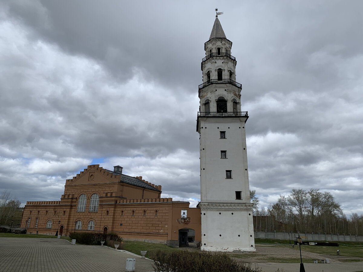 Красное кирпичное здание на фото – это и есть Историко-архитектурный музей Невьянска