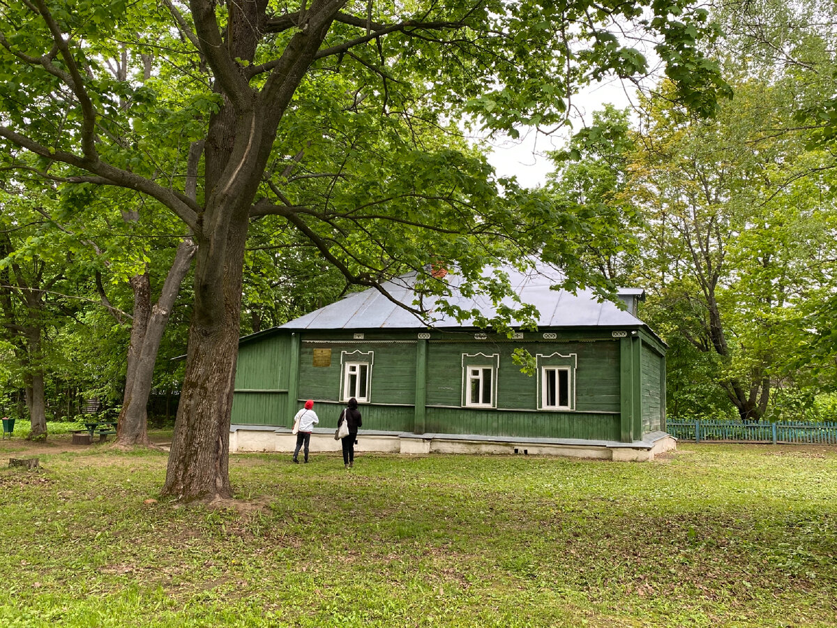 После реставрации имение Даровое превратится в усадьбу-музей. И этот флигель будет обновлён уже к ноябрю.