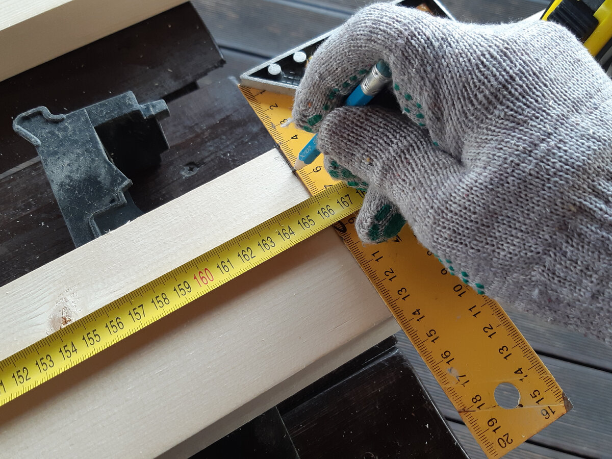 Разметка брусков для рамы гримёрного зеркала.