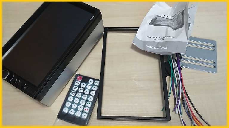 Комплектация автомагнитолы 7010B