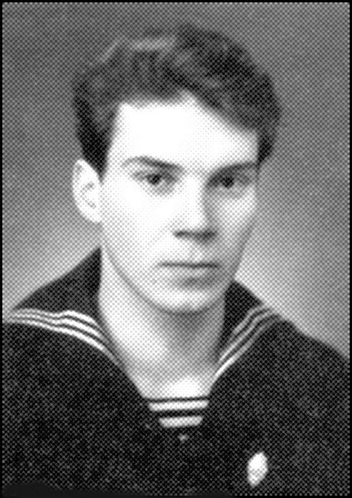 Но возвращаюсь к Орлову, однажды у него возникла с кем-то конфликтная ситуация, вот-вот могла вспыхнуть драка. Внезапно Орлов фальцетом закричал: