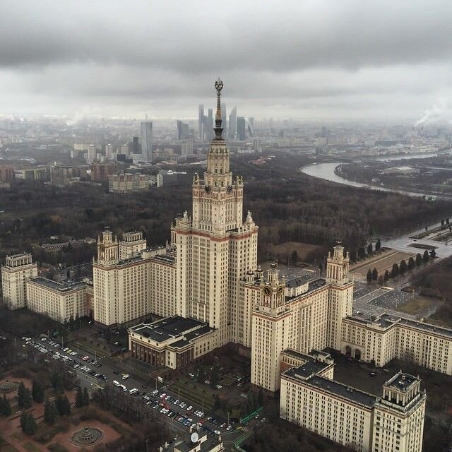 В МГУ им Ломоносова СССР