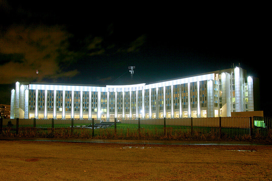 Источник изображения - http://www.kskep.ru/index.php/arkhitekturnaya-i-khudozhestvennaya-podsvetka/gorodskoj-klinicheskij-onkologicheskij-dispanser-sankt-peterburg