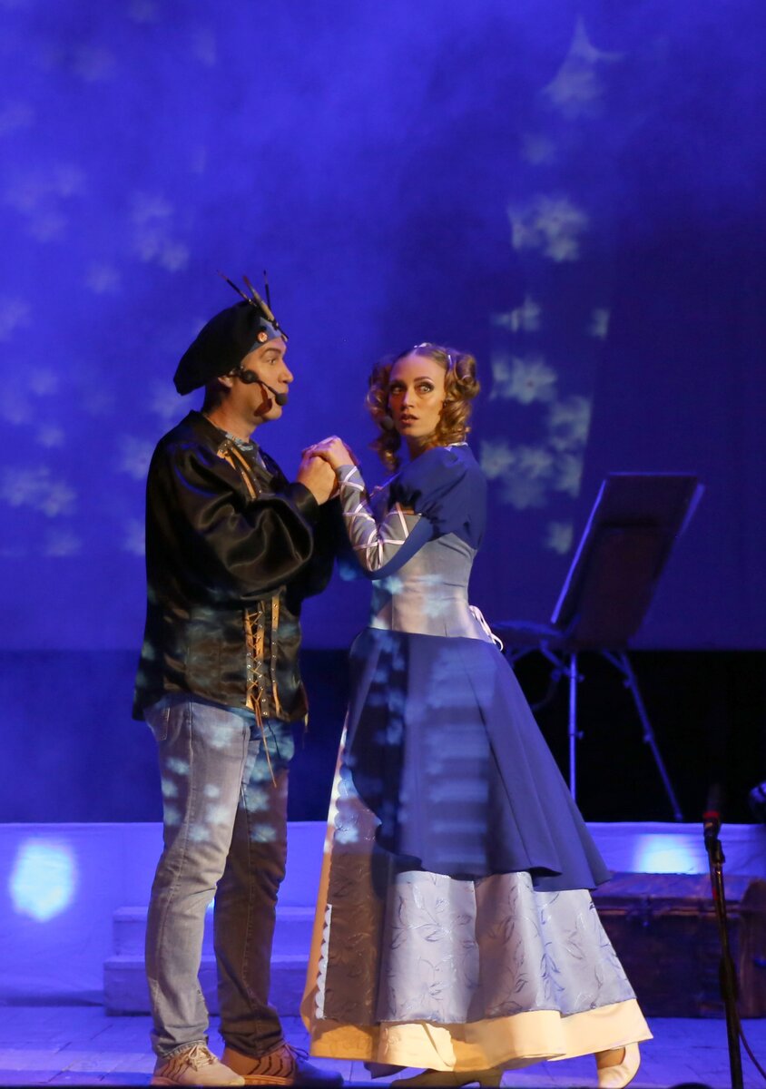 Комедия "Счастливый случай". Режиссер Татьяна Тимонина. В главных ролях Александр  и Марина Мироновы.