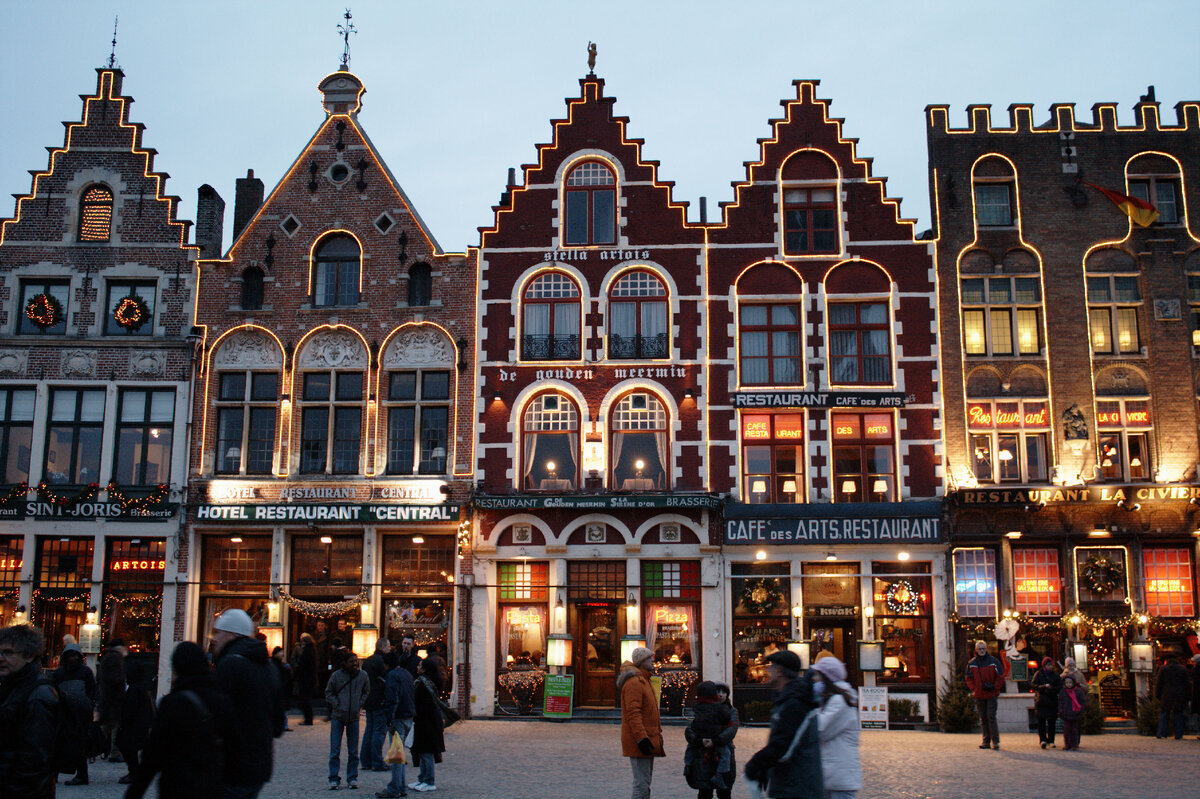 Брюгге рыночная площадь (grote Markt)