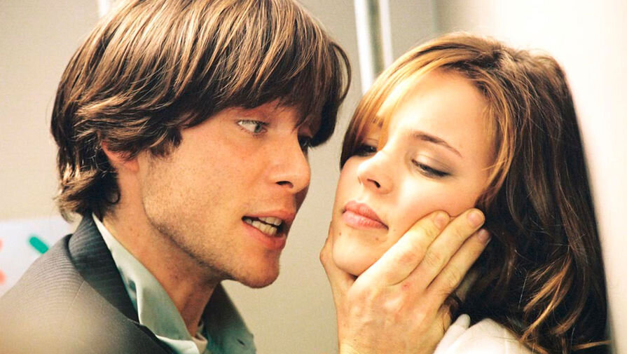 Два незнакомых человека. Случайная встреча в аэропорту. Взаимная симпатия… А в итоге сегодня рейс N1019 прибудет вовремя, но, возможно, без одного пассажира. Лиза Ризерт всегда боялась летать, но страх перед авиаполетом — это ничто по сравнению с тем, что ей предстоит пережить.