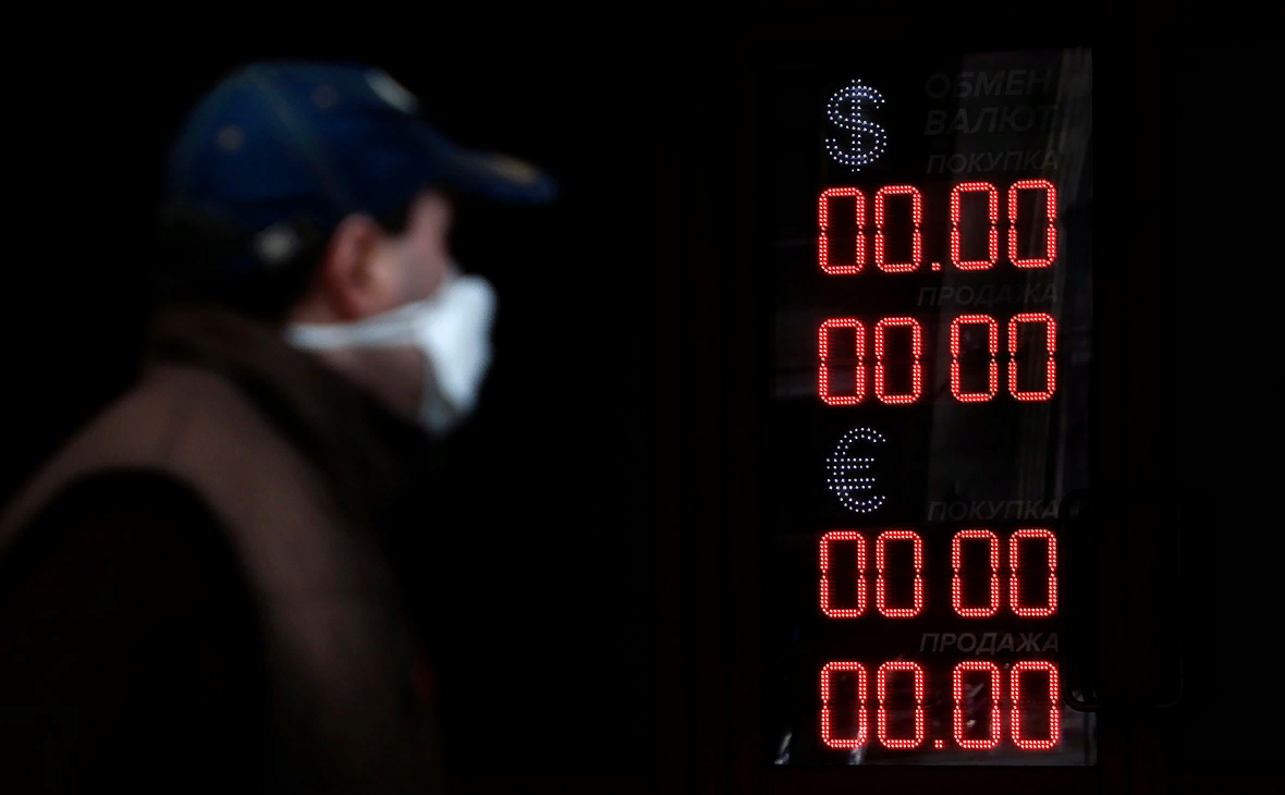 Курс доллара и евро к рублю останется без изменений