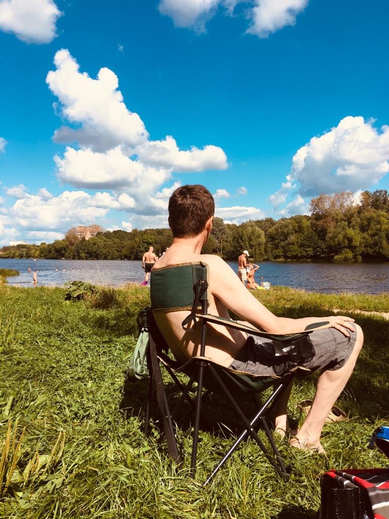 В общественном месте много ограничений для праздника, в основном, много людей