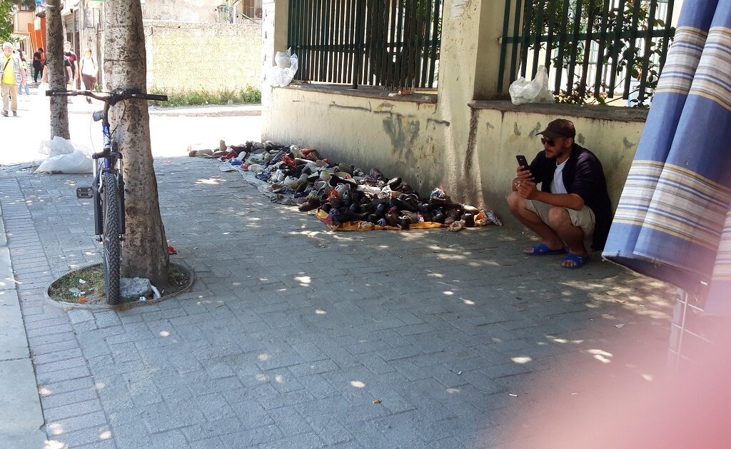 уличная торговля в Албании