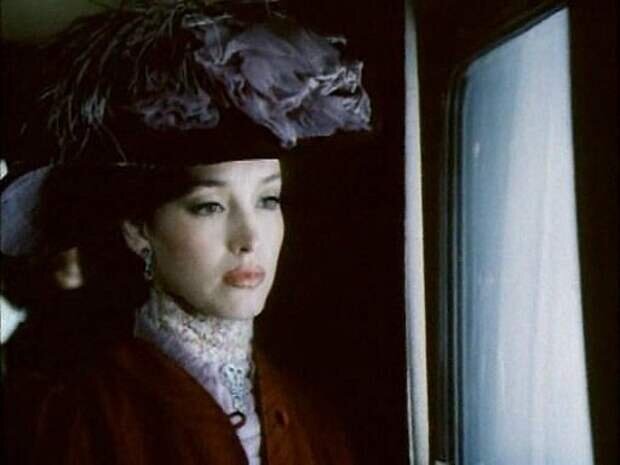 Анна Самохина в фильме "Бульварный роман". Кадр из фильма. kinoistoria.ru