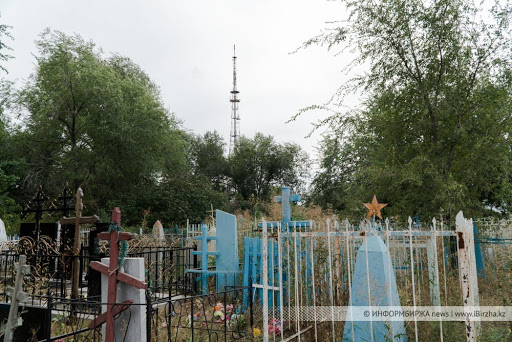 Сельское православное кладбище.