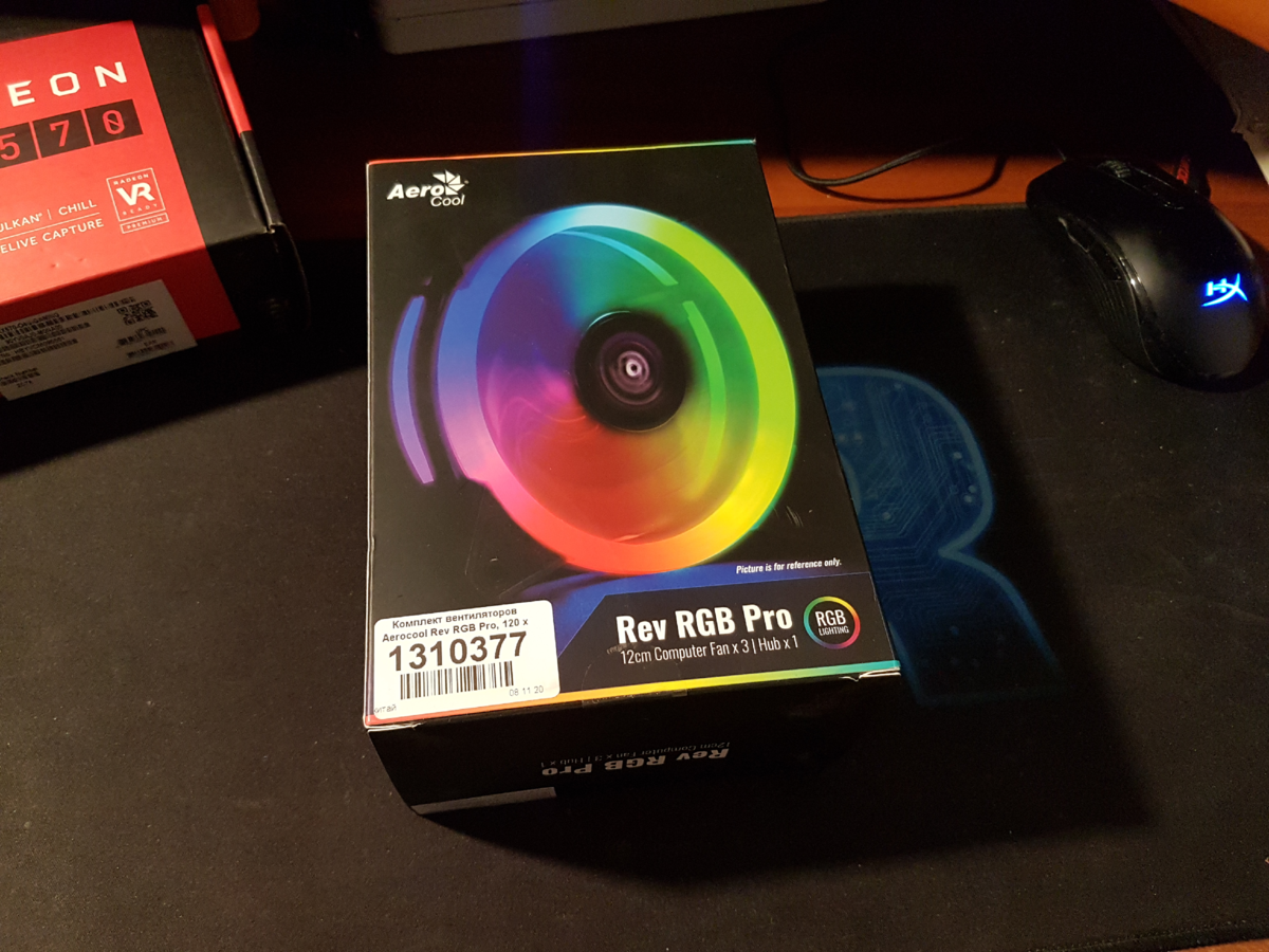 внушительная коробка с Aerocool REV RGB Pro