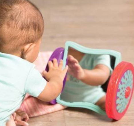 Зеркало на колесиках, сенсорная игрушка. Фото из сети