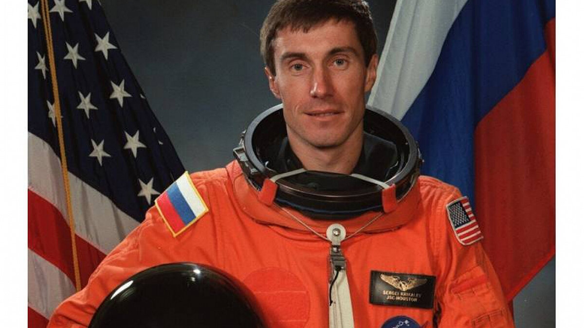 Сергей Крикалев -один из четырех в России обладателей званий Герой Советского Союза и Герой Российской Федерации одновременно. До 2015 года он был рекордсменом Земли по времени пребывания в космосе 