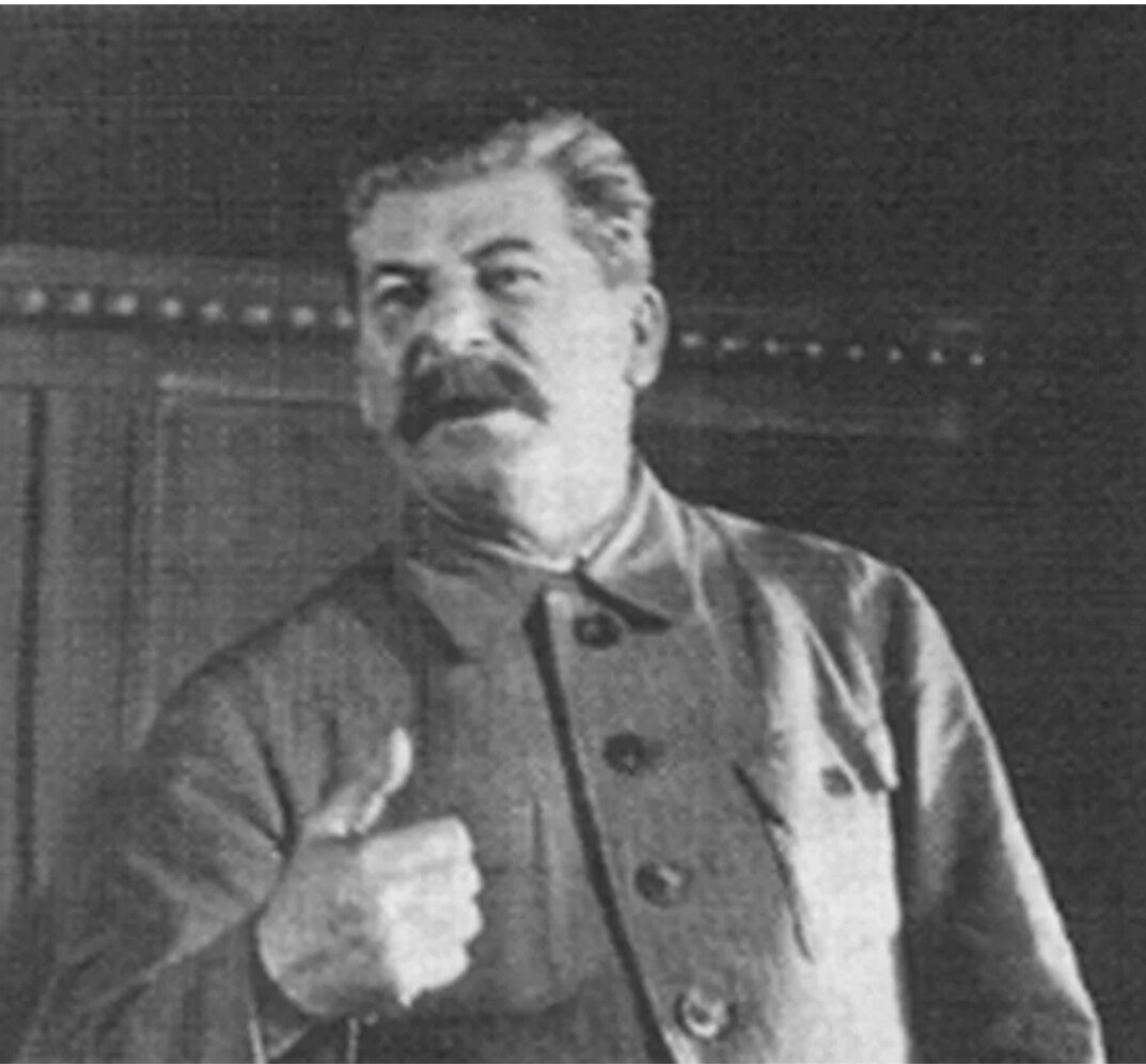 Сталин Иосиф Виссарионович злой. Сталин Иосиф Виссарионович улыбается. Сталин Иосиф Виссарионович сердечко. Иосиф Сталин улыбка.