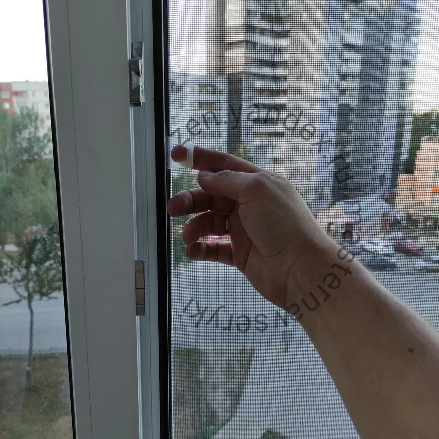 Как сэкономить и сделать москитную сетку на пластиковое окно своими руками. Получится даже у новичка.0