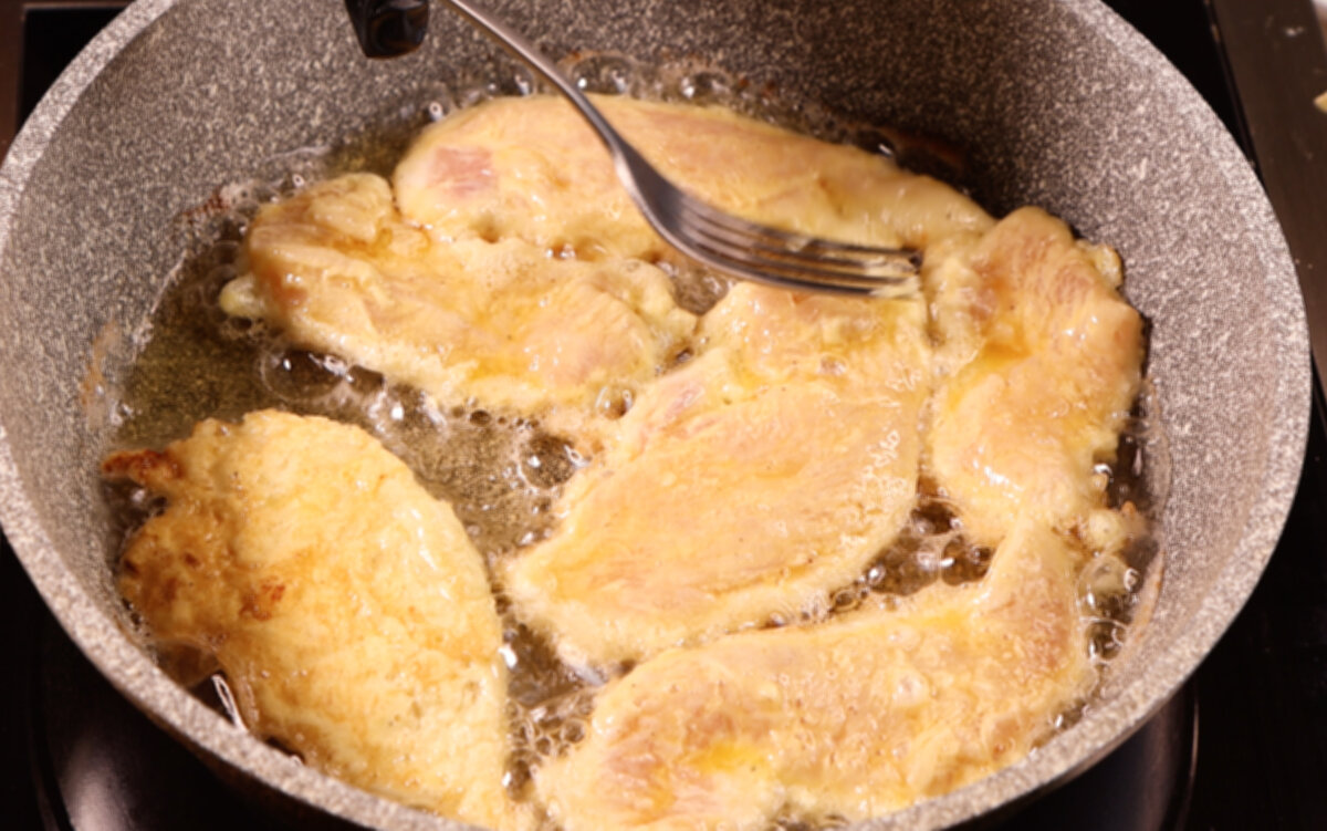 Рецепт из отбивного филе на сковороде. Отбивные из куриного филе на сковороде.