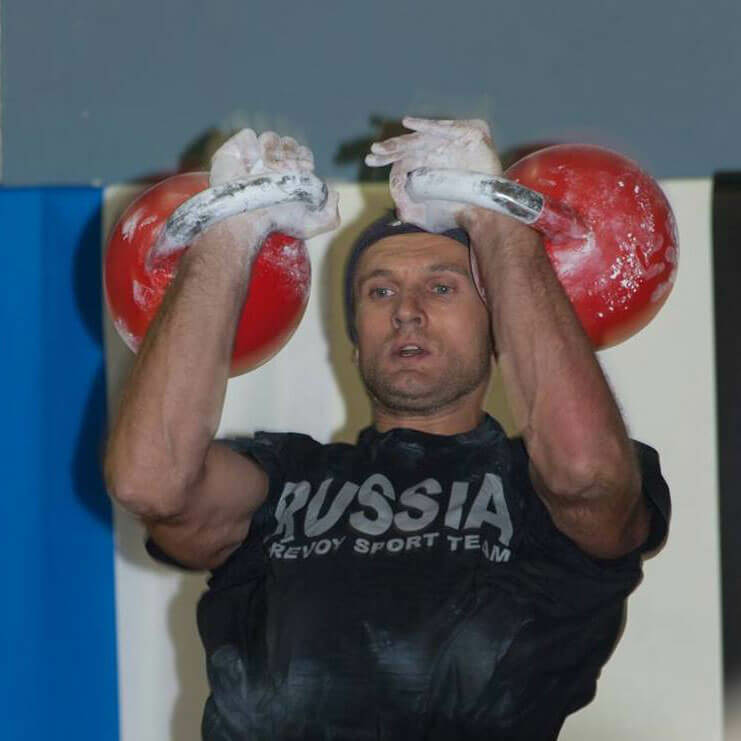 спускмнагрудь при сведении локтей