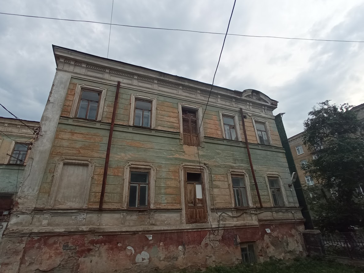 вот как раз сбоку реставрационную сетку видно