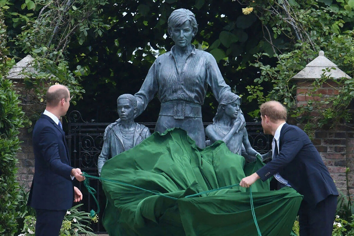 памятник диане принцессе в лондоне