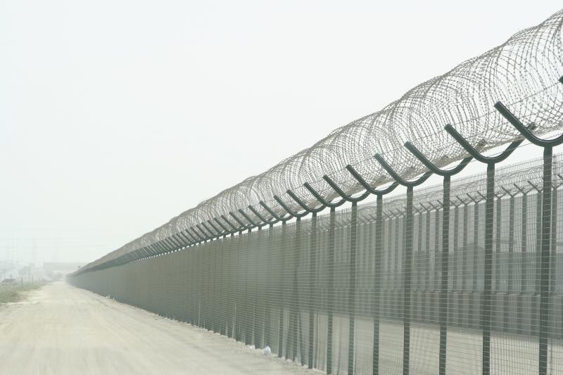 Смотрите какой спиральный барьер безопасности (СББ) "Егоза". Даже у литовцев такого нет. Источник: Яндекс.Картинки 