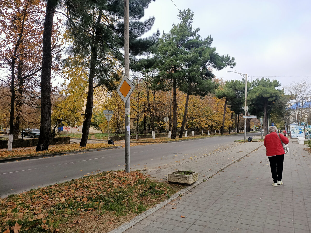 Идём по направлению к самому центру города