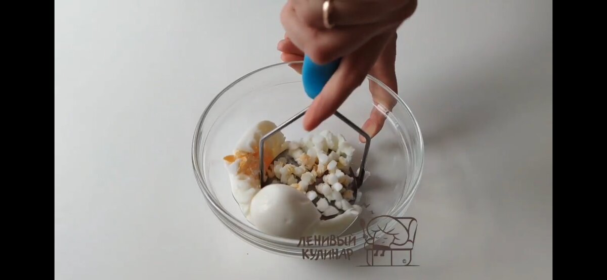 Измельчаем яйца