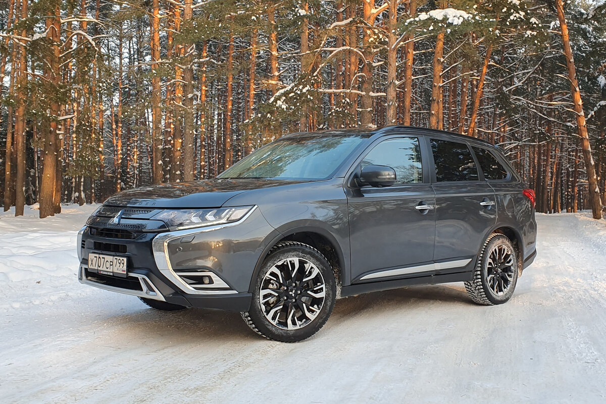 Mitsubishi Outlander. Фото CarExpert.ru