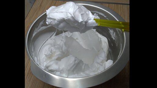 Icing для взбивания что это. Крем из белков и сахара. Цветы из белково заварного крема малиновка. Крем мокрое безе. Торт с белково заварным кремом.