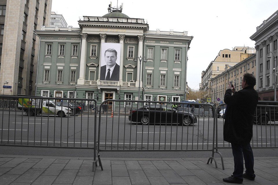    Сегодня в Москве простятся с лидером ЛДПР Владимиром Жириновским. Михаил ФРОЛОВ