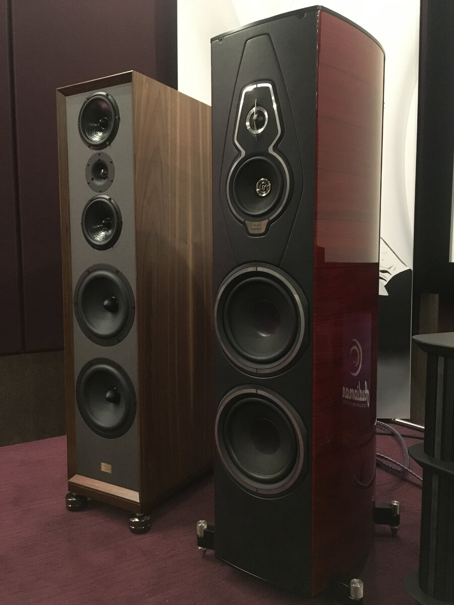 АС Oldschool (слева) и Sonus Faber Amati (справа) 