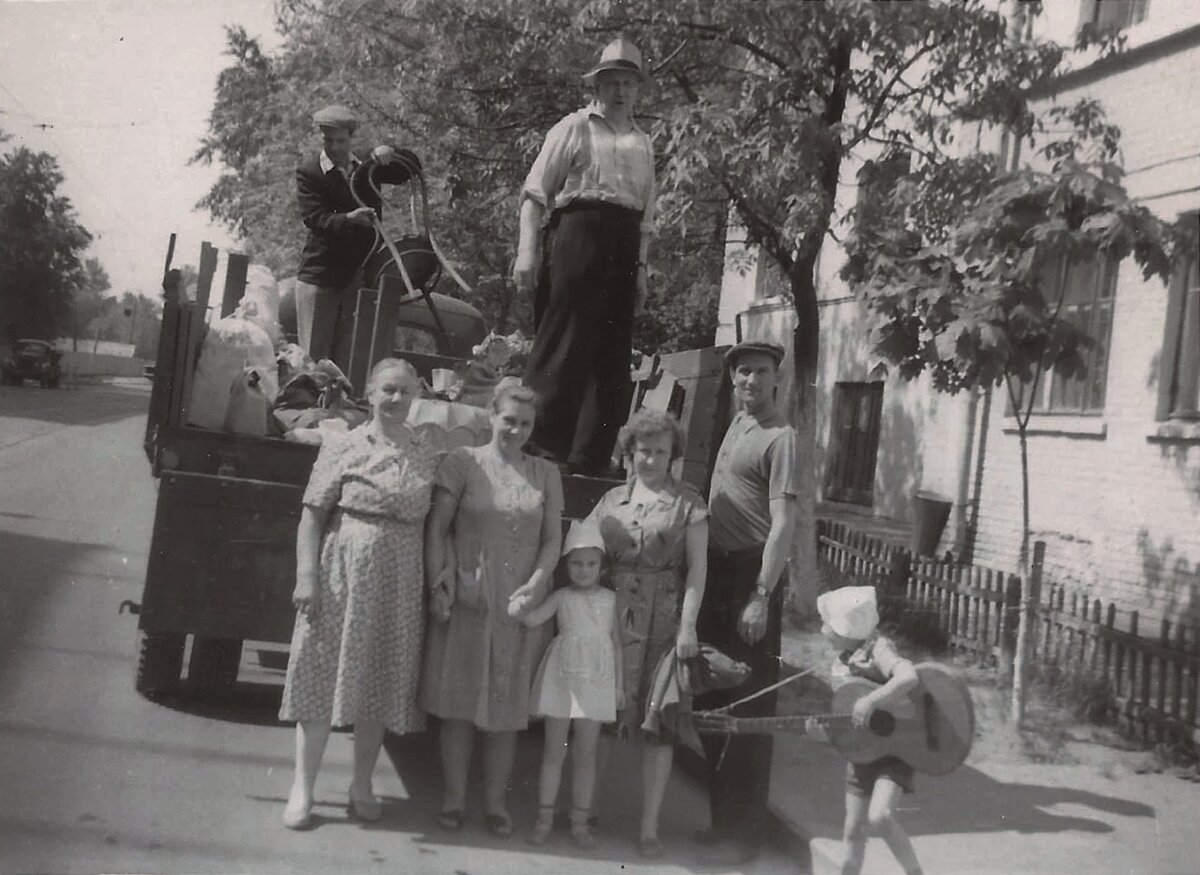 «Зато в СССР квартиры просто так давали»: почему не все было так гладко ...