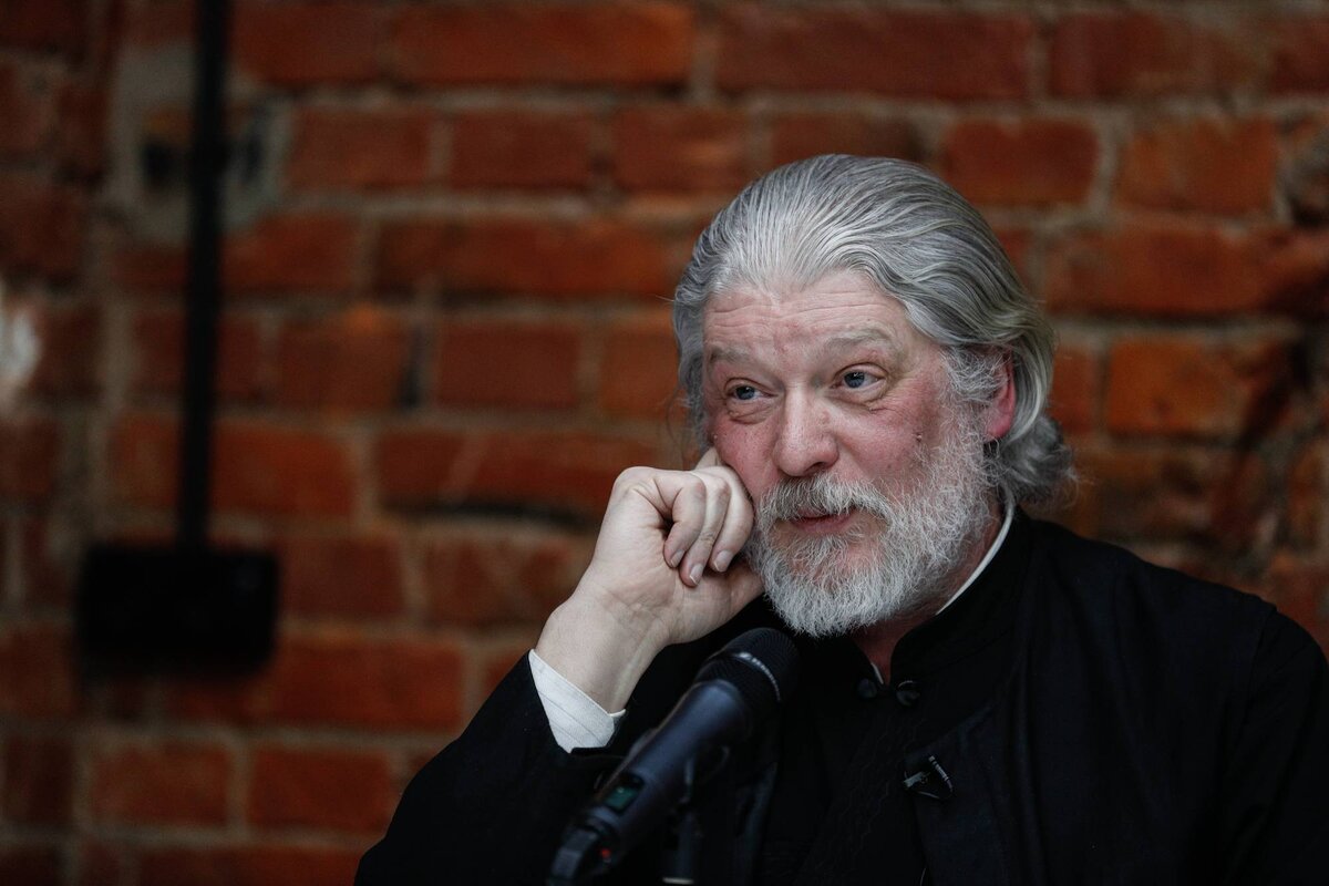 Протоиерей Алексий (Уминский) (1960), священник Русской Православной Церкви, настоятель храма Святой Троицы в Хохлах, публицист, на священство был благословлен архимандритом Иоанном (Крестьянкиным), в 2010 году удостоен ордена преподобного Серафима Саровского III степени. 