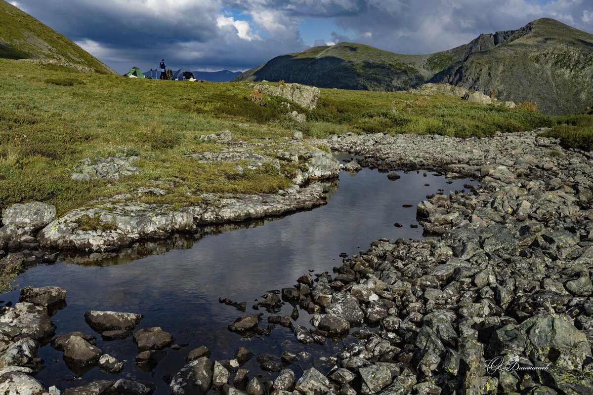 Наш лагерь на озере Нижнее Подхолодное левого притока Проездной Мульты. Высота над у.м.около 2200 м.