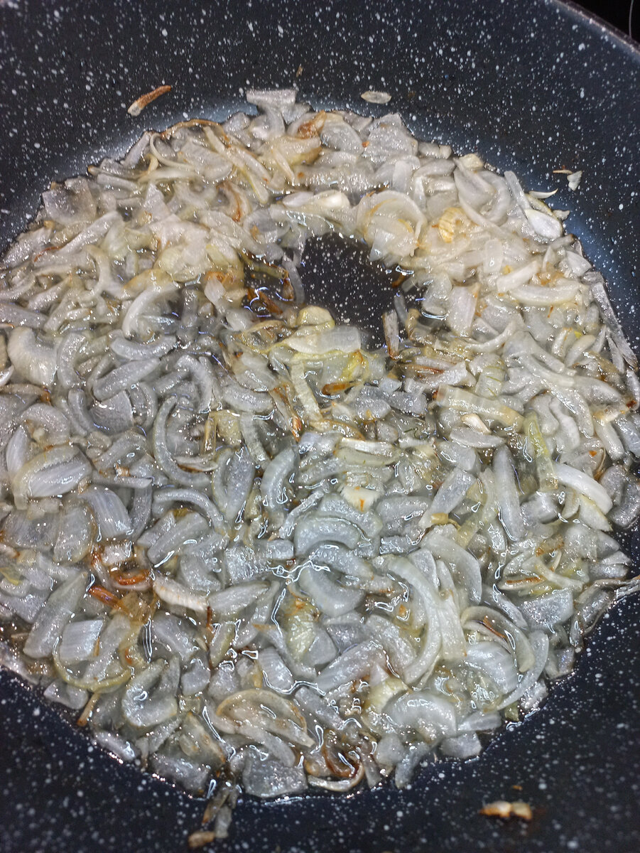 Поджариваем лук