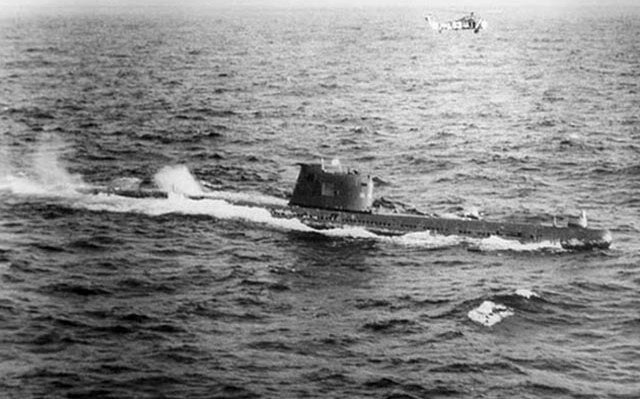 Подводная лодка Б-59, фото с американского вертолёта
