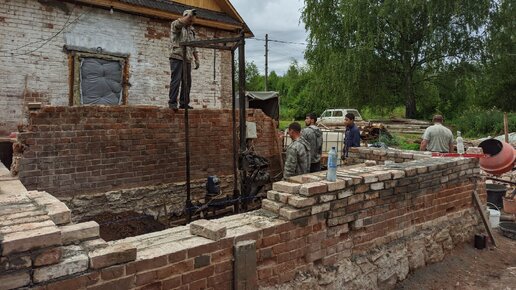 В доме прадеда появилась скважина. Обновляем цоколь для будущей пристройки