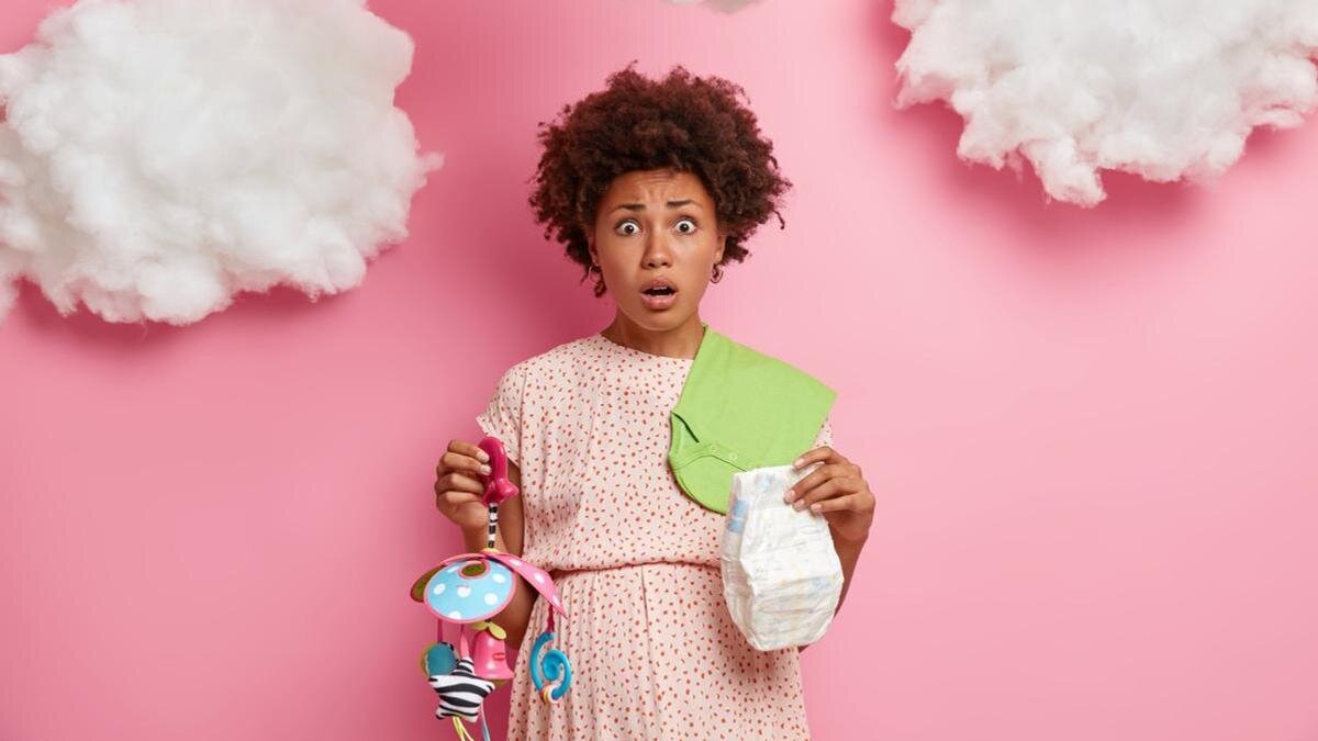    Молодая мама в растерянности:Freepik