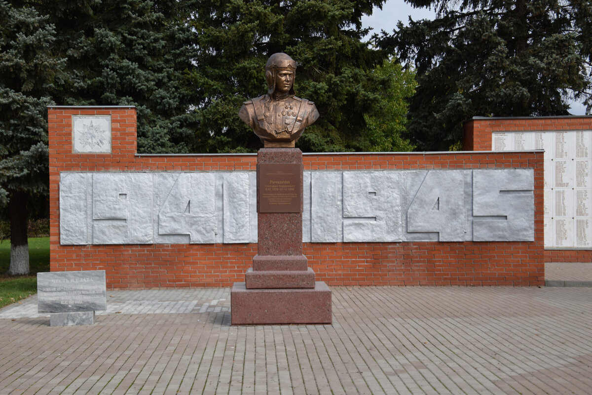 Ст крыловская краснодарский край. Достопримечательности станицы Крыловской Крыловского района. Краснодарский край Крыловский район станица Крыловская. Памятники станицы Крыловской Крыловского района. Парк станицы Крыловской Краснодарский край Крыловский район.