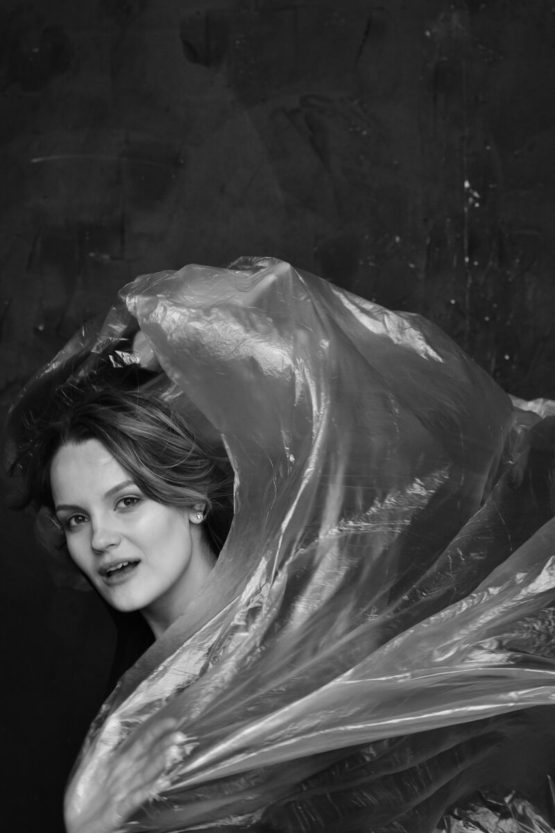 2020. Я беременная Есенией. За беременность я аккумулировала свою энергию, чтобы подарить жизнь и открыть новый поток. Теперь я делюсь с миром опытом и меня это наполняет.