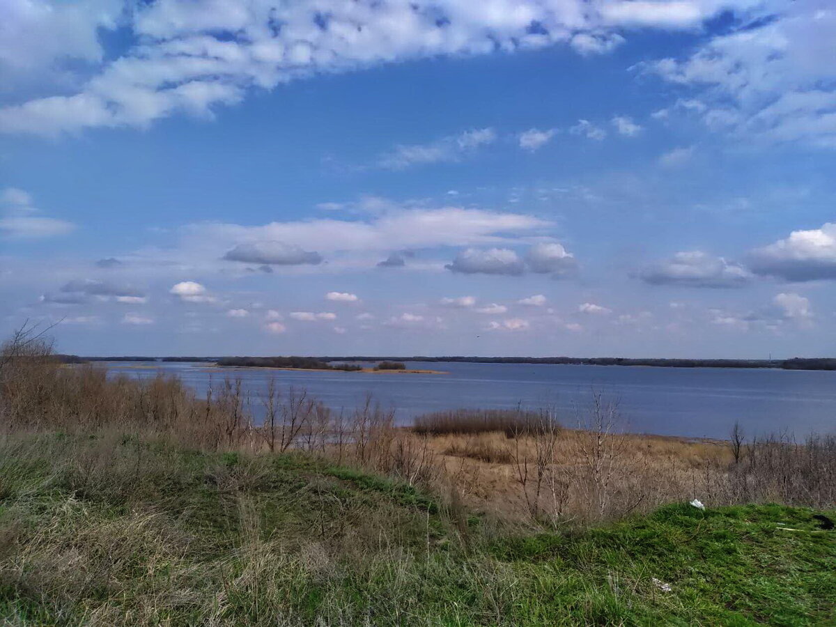 Красиво правда? Да и видно ворогов далеко если подплывать вдруг задумают....