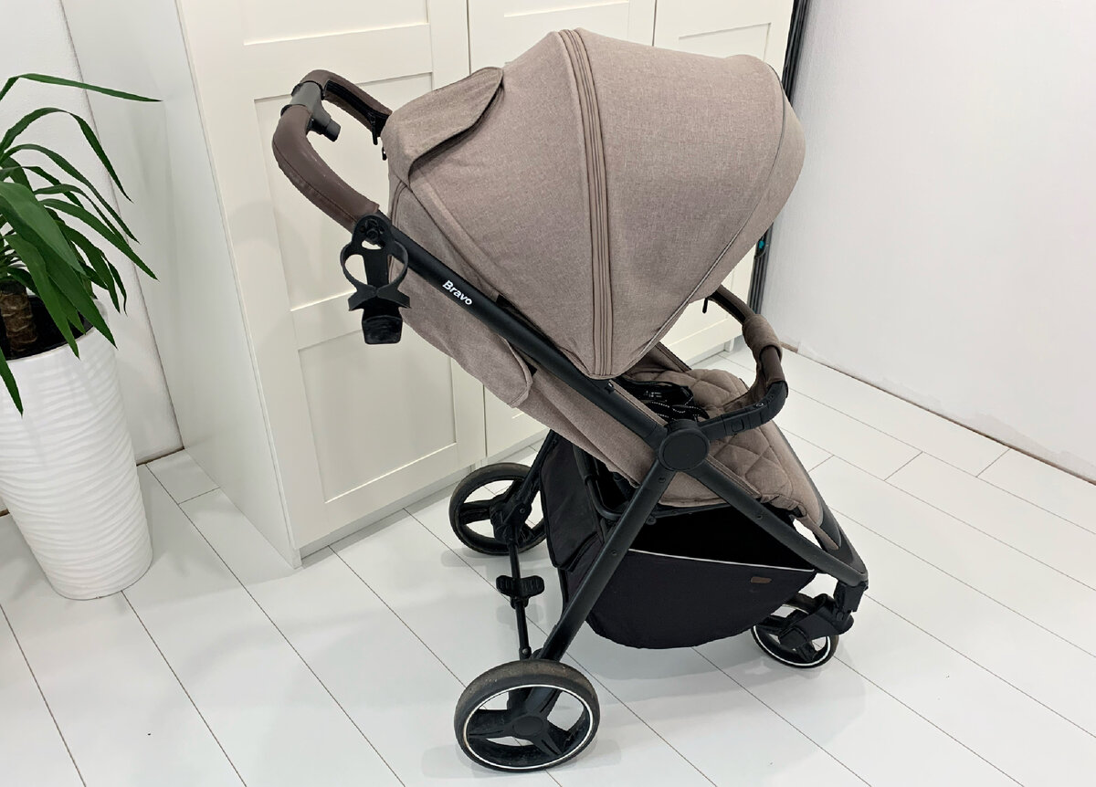 Коричневый цвет коляски Carrello Bravo.