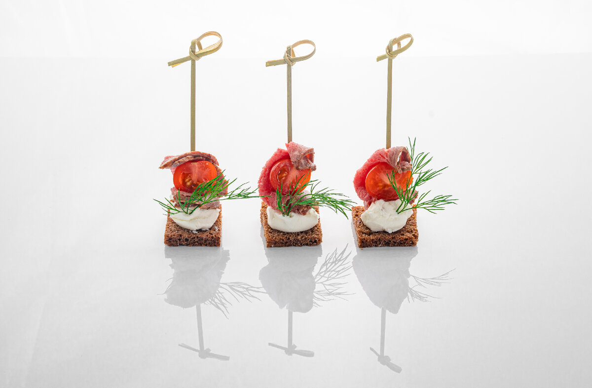 Красивые канапе из ресторана «Урюк» на любой вкус