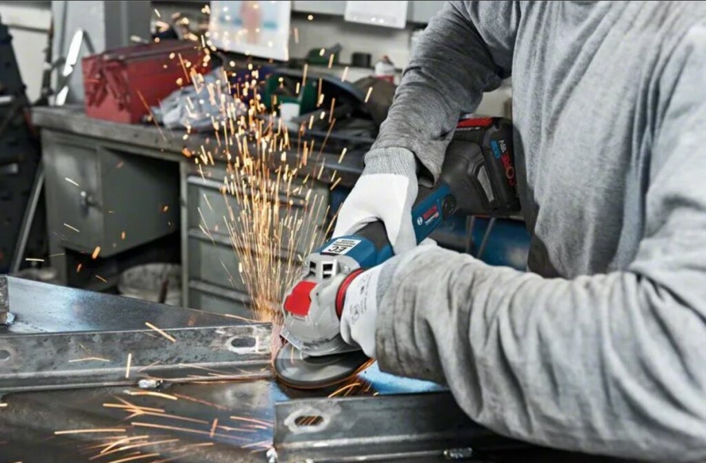 В Тверской области открыто более 8,2 тыс. вакансий инженеров и рабочих