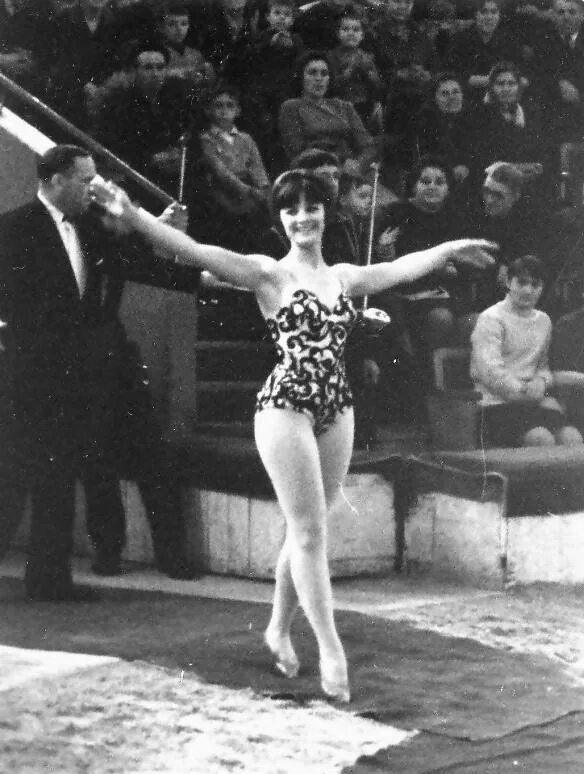 Наталья Варлей в цирке