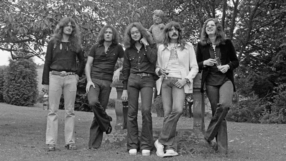 DEEP PURPLE в саду Clearwell Castle в Глостершире, там они работали над песнями для Stormbringer.