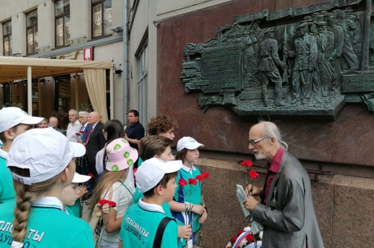    Тверские Юные Дипломаты возложили цветы к мемориалу ополченцев НКИД